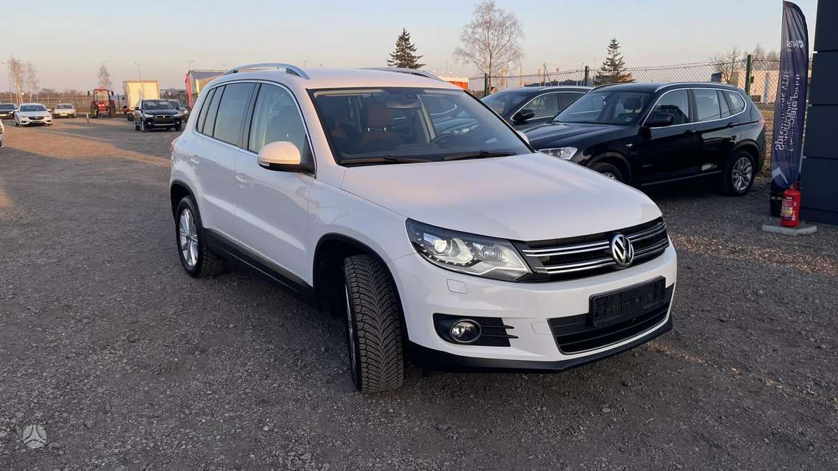 Volkswagen Tiguan - 1