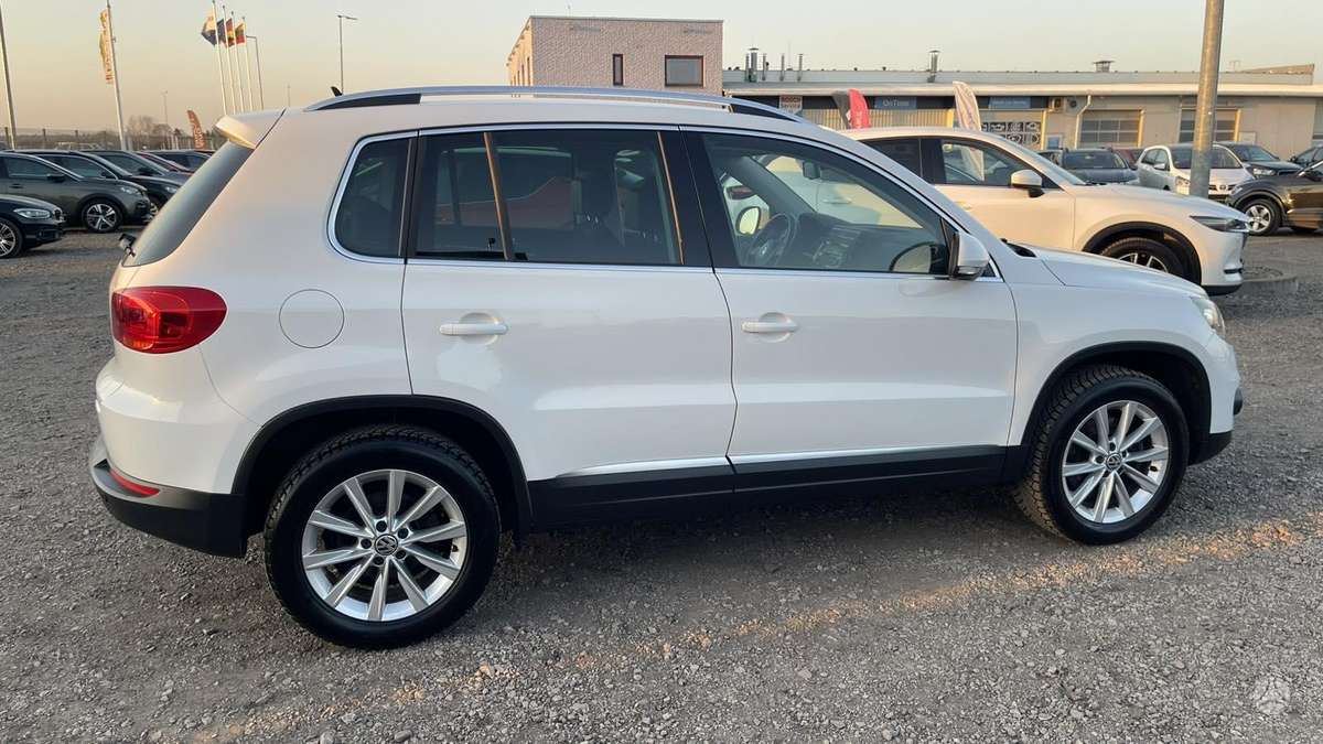 Volkswagen Tiguan - 9