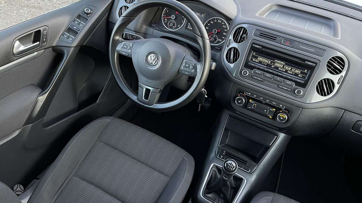 Volkswagen Tiguan - 11