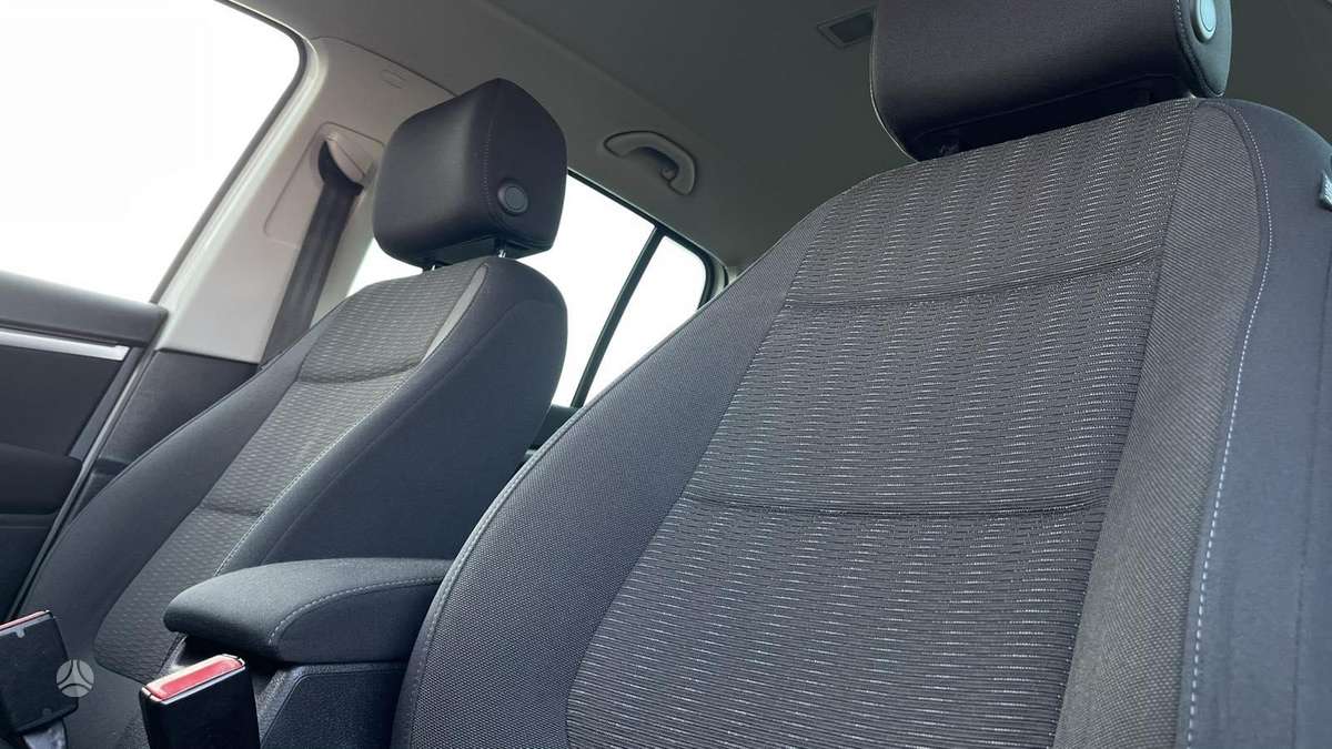 Volkswagen Tiguan - 12