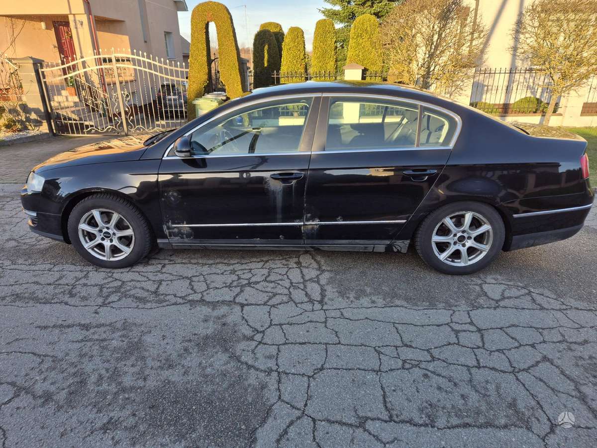 Volkswagen Passat - 1