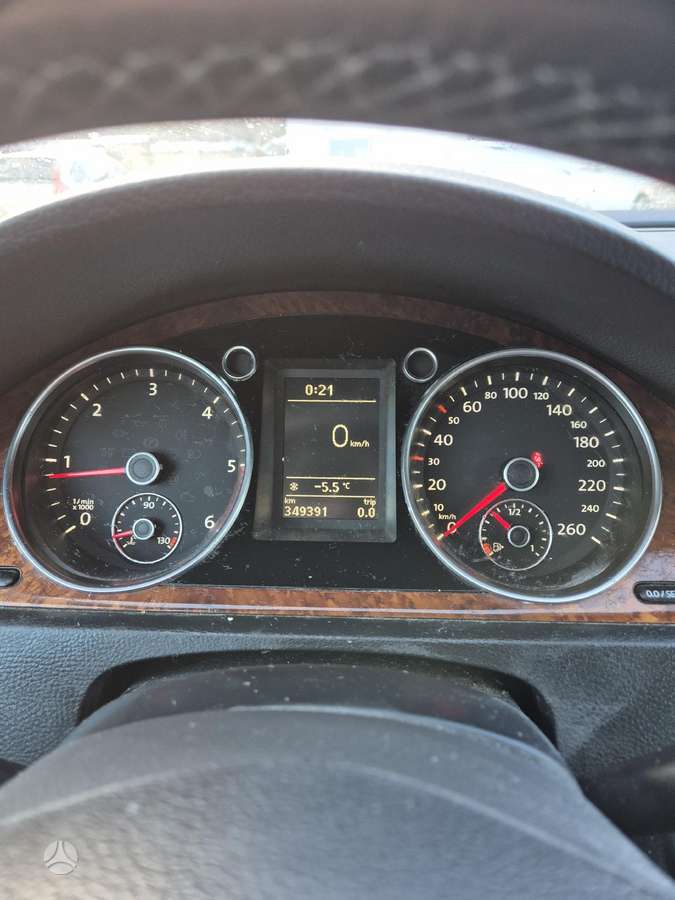 Volkswagen Passat - 11