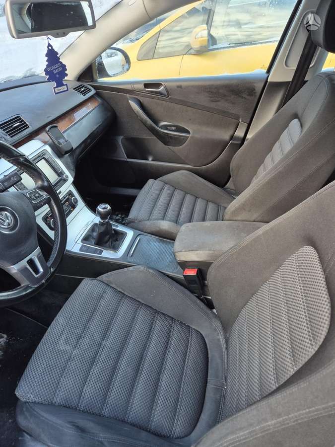 Volkswagen Passat - 12