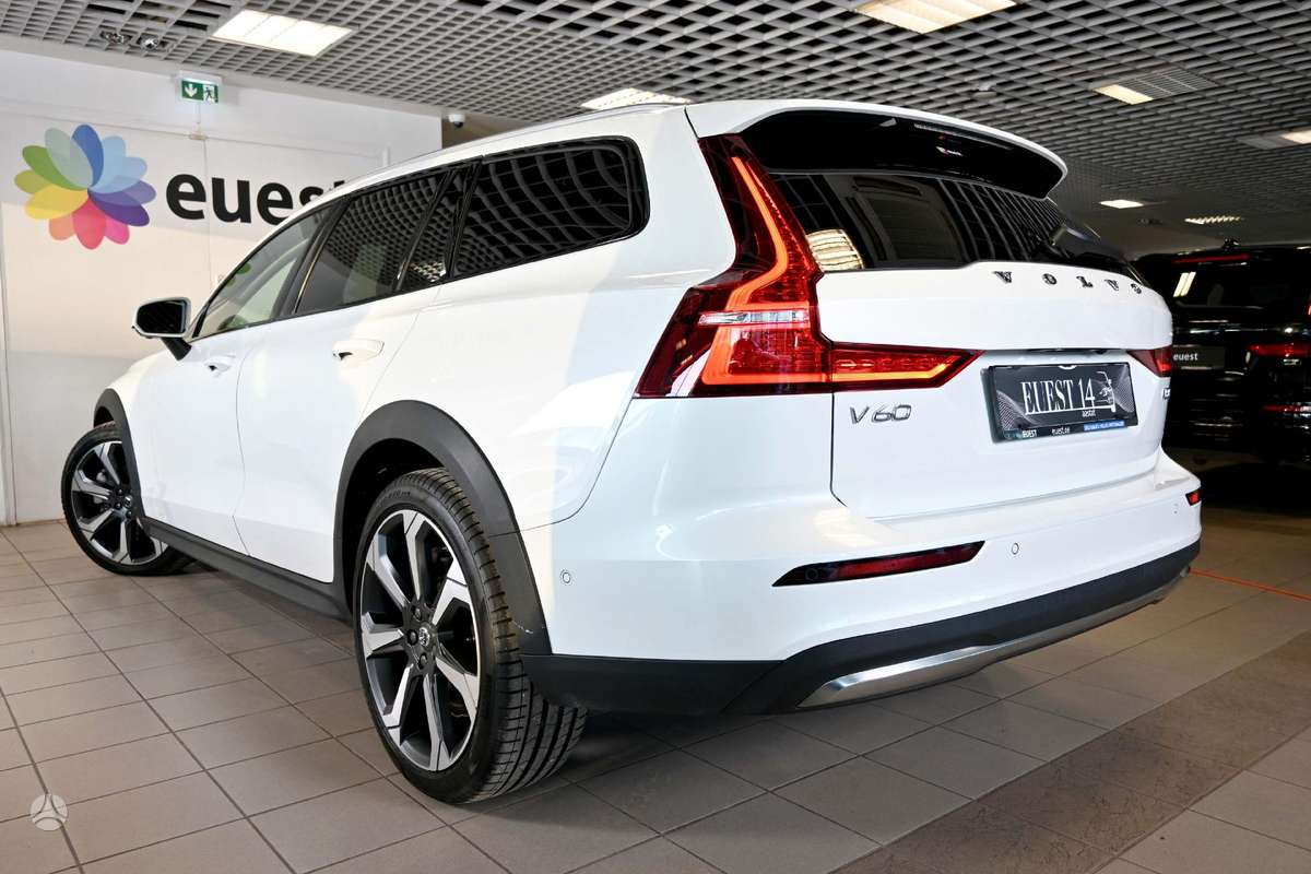 Volvo V60 Cross Country - 3