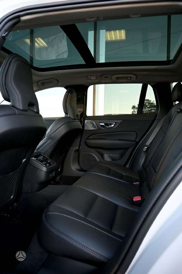 Volvo V60 Cross Country - 11
