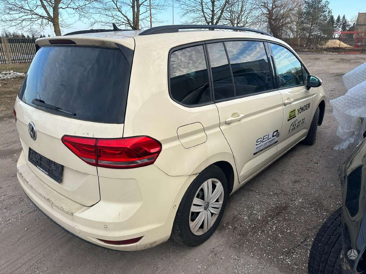 Volkswagen Touran - 4
