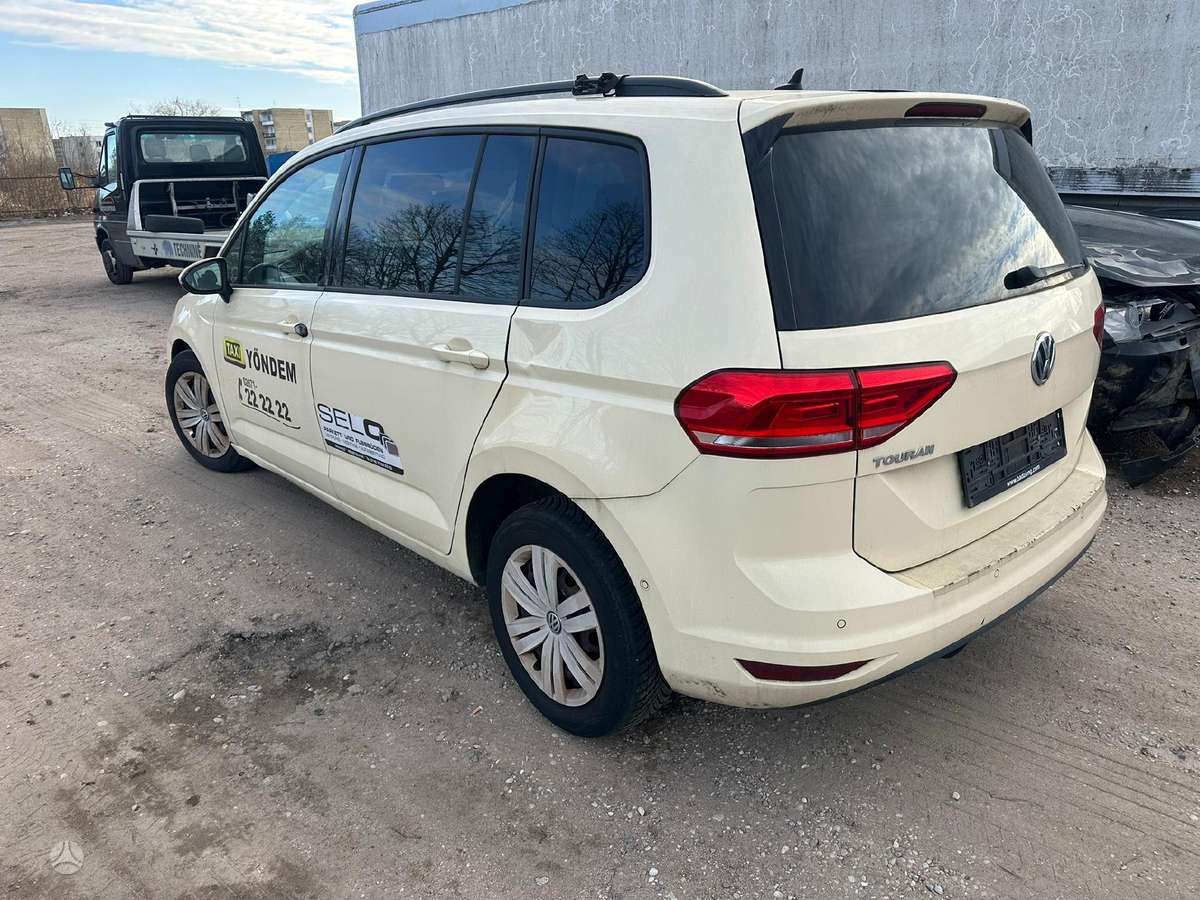 Volkswagen Touran - 5