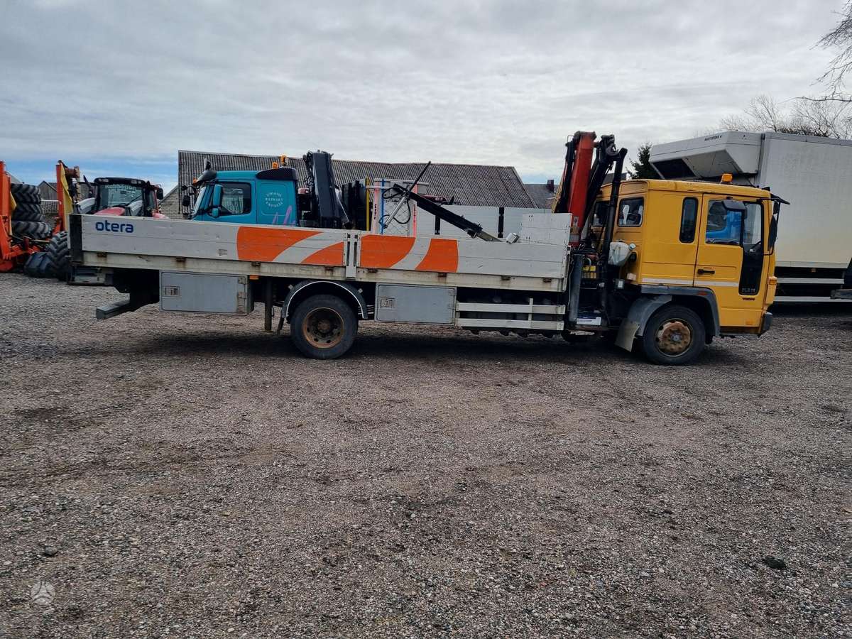 Volvo FL 220, ar krānu