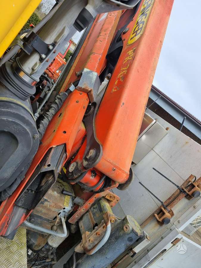 Volvo FL 220, su kranu