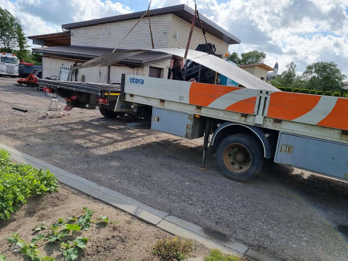 Volvo FL 220, su kranu