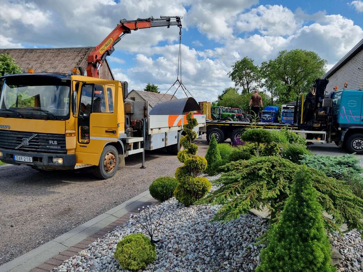 Volvo FL 220, su kranu