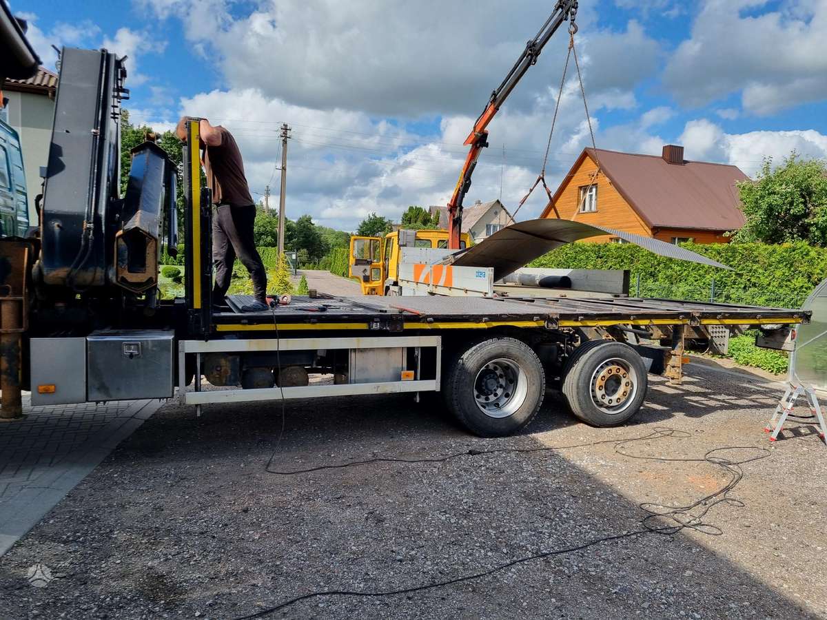 Volvo FL 220, su kranu