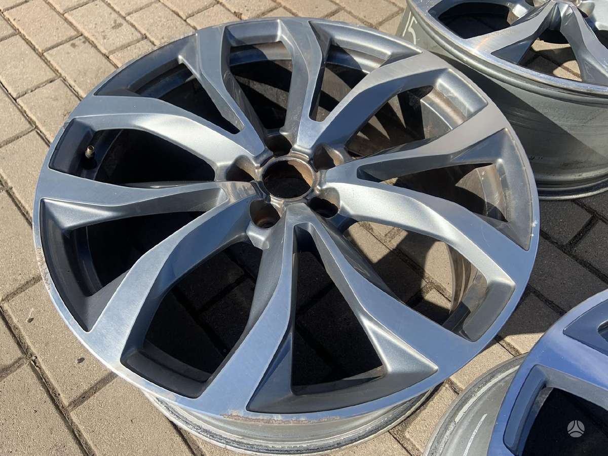 Audi 4G0601025G, light alloy, R20