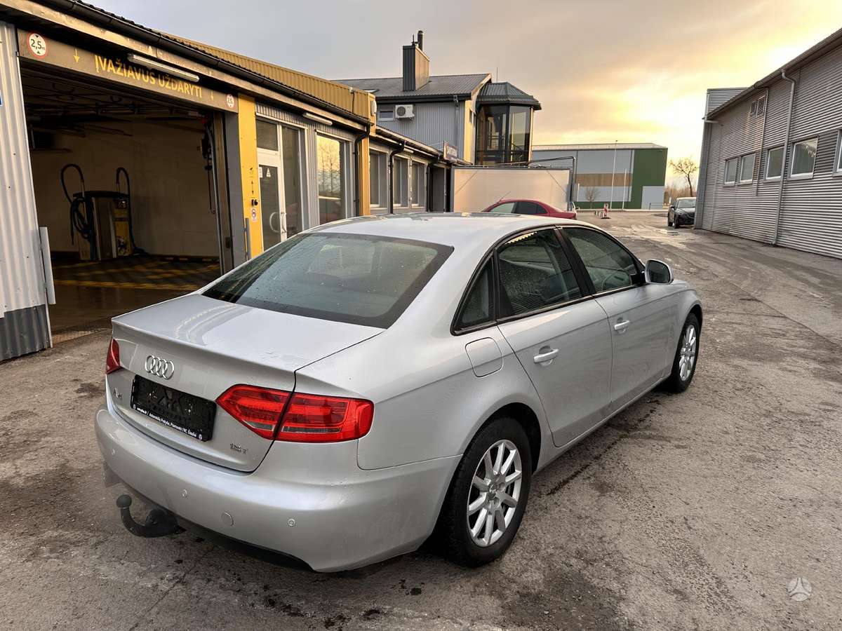 Audi A4, 1.8 l., Седан
