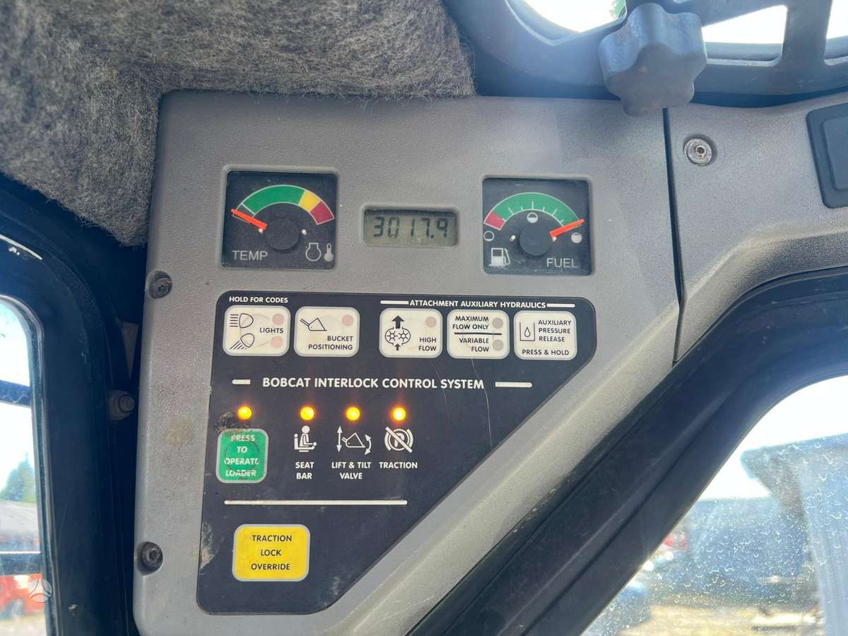 Bobcat S150, mini loaders