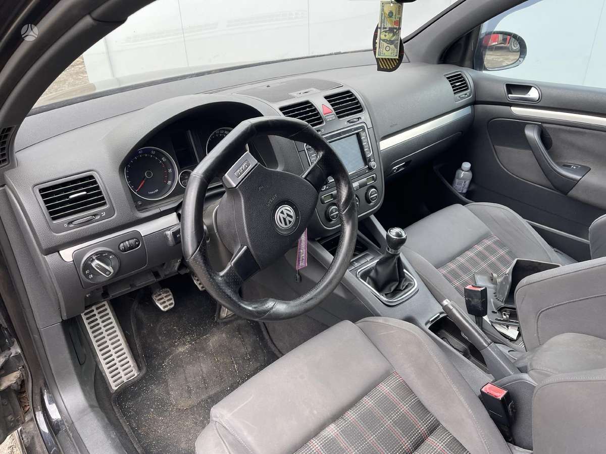 Volkswagen Golf dalimis. Gti