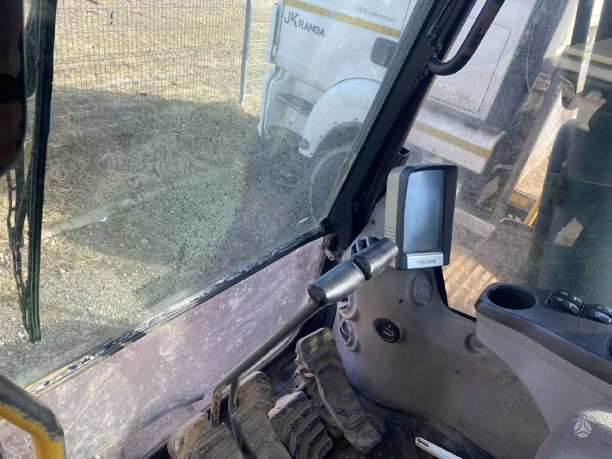 JSB JS220LC, excavator