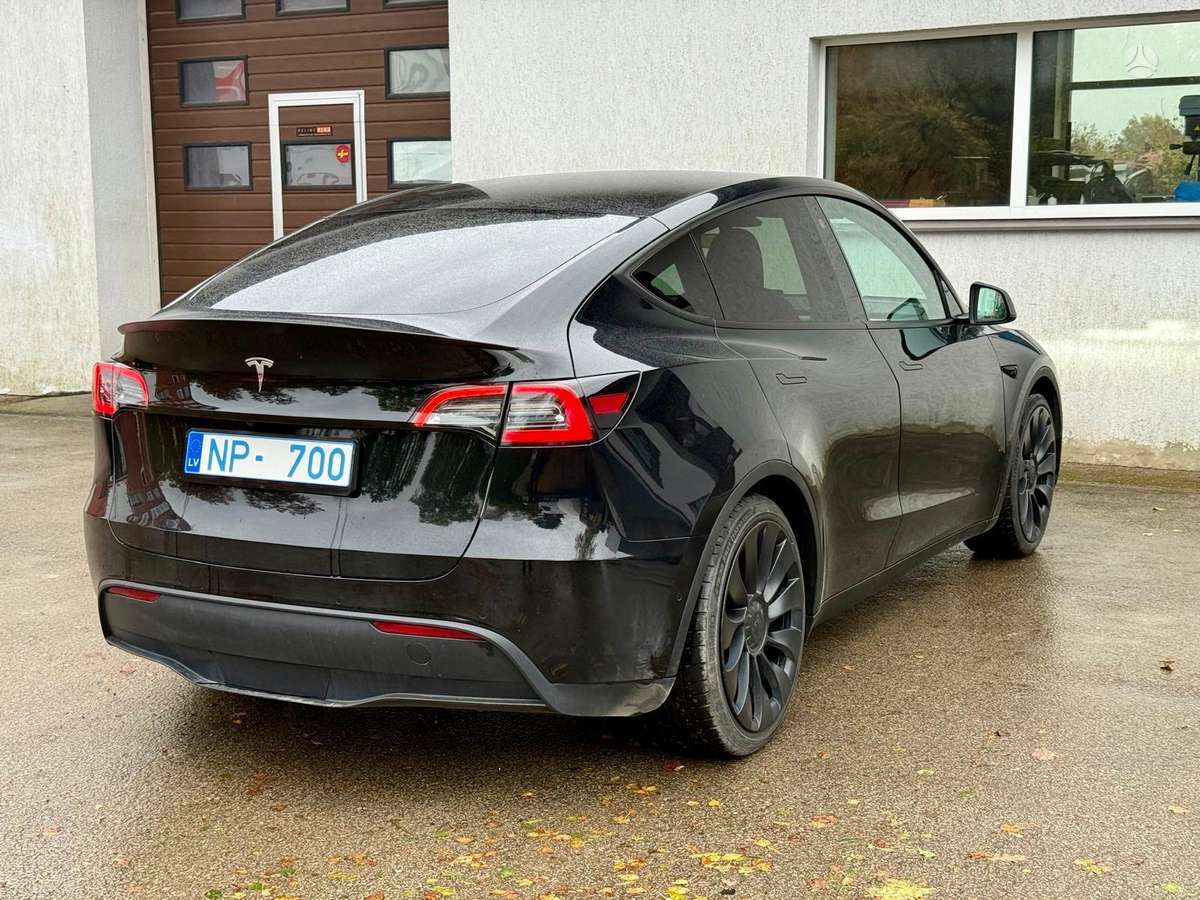 Tesla Model Y, hatchback