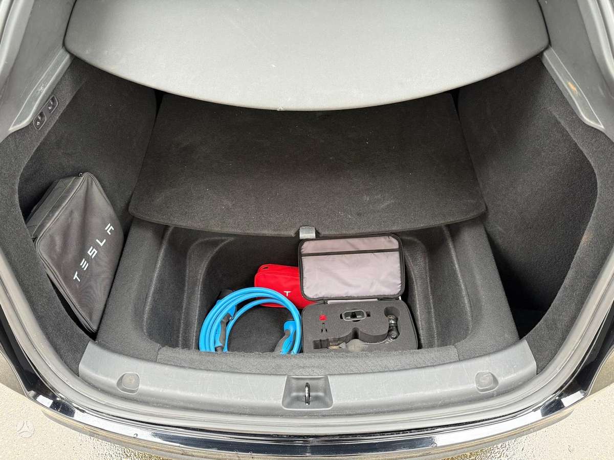 Tesla Model Y, Хэтчбек