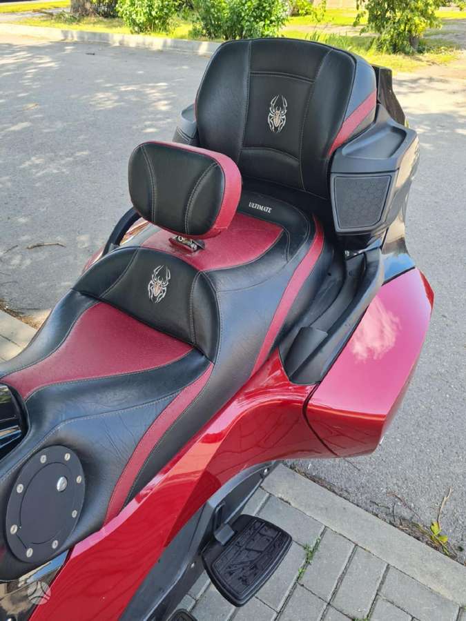 Can-Am Spyder 1330cc, трициклы