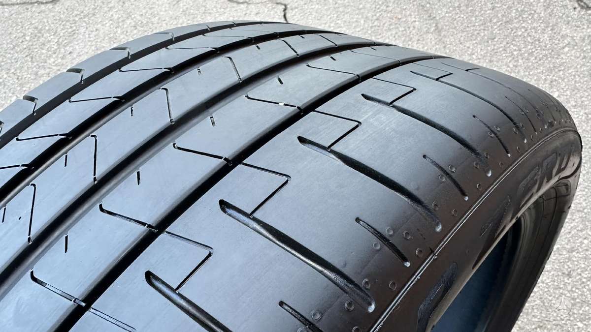 Pirelli PZero, летние 275/35 R20