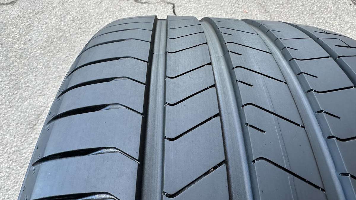 Pirelli PZero, летние 275/35 R20