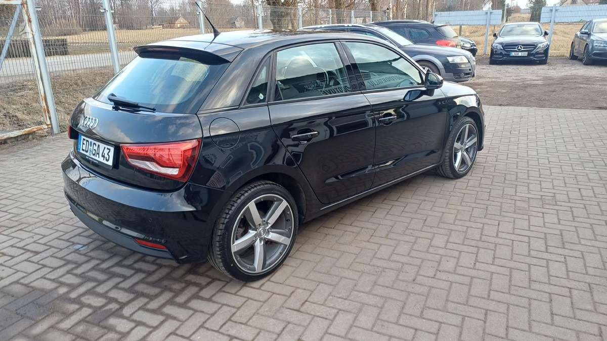 Audi A1, 1.0 l., hatchback