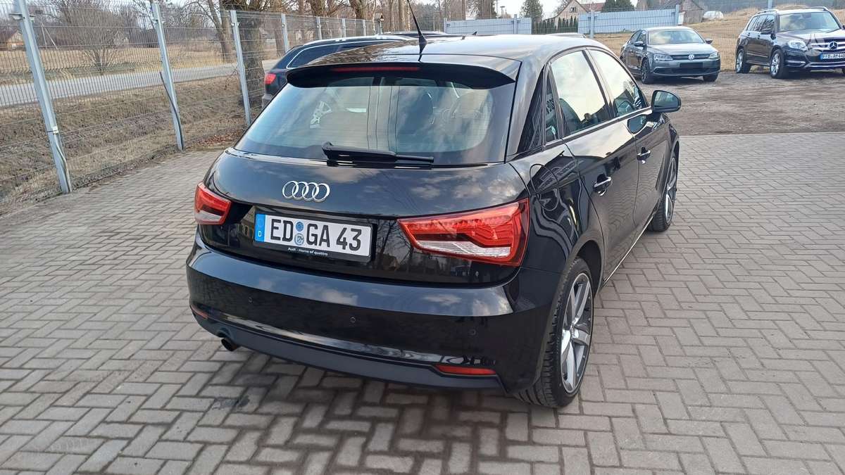Audi A1, 1.0 l., hatchback