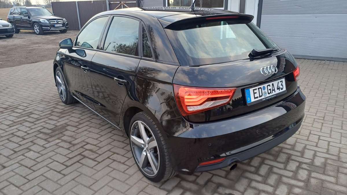 Audi A1, 1.0 l., hatchback
