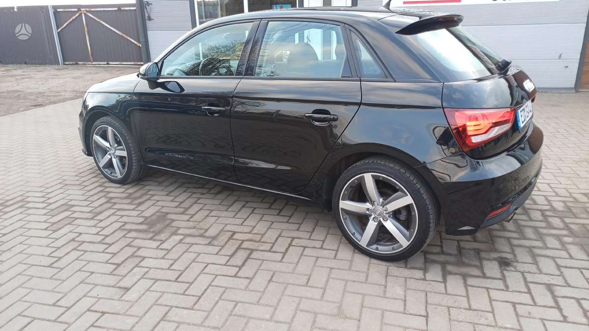 Audi A1, 1.0 l., Хэтчбек
