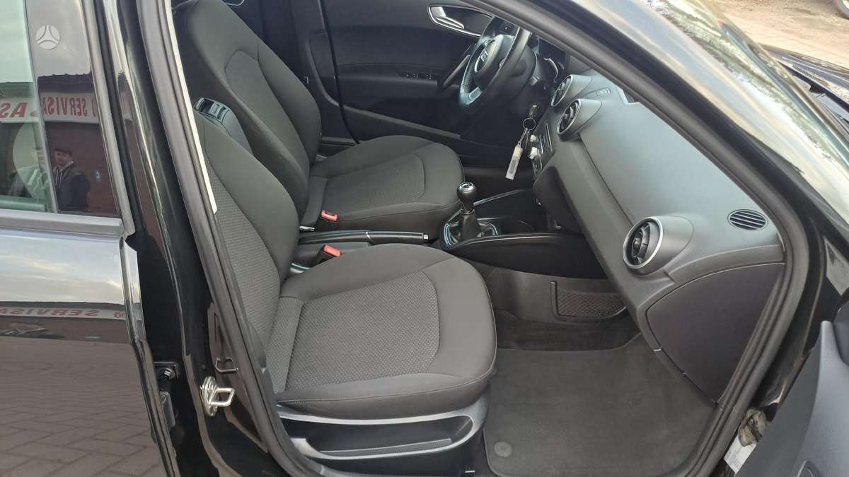 Audi A1, 1.0 l., Хэтчбек