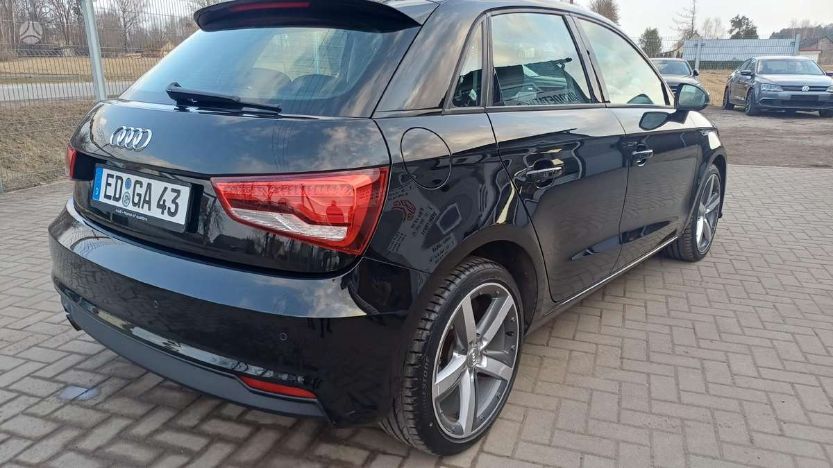 Audi A1, 1.0 l., hatchback