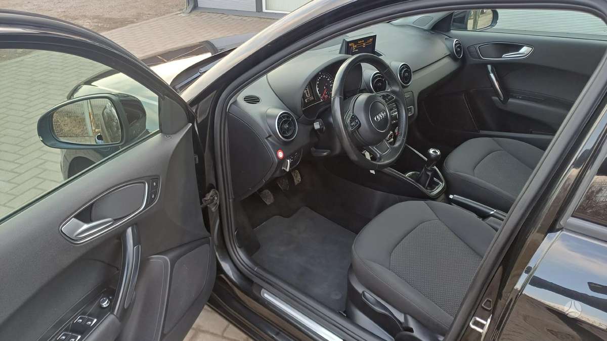 Audi A1, 1.0 l., Хэтчбек