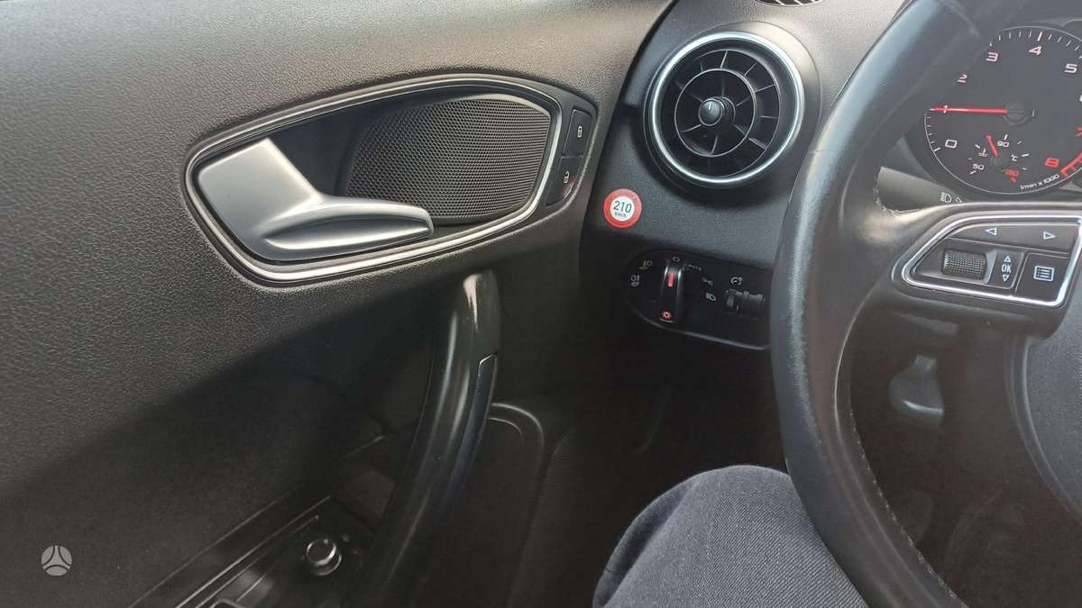 Audi A1, 1.0 l., Хэтчбек