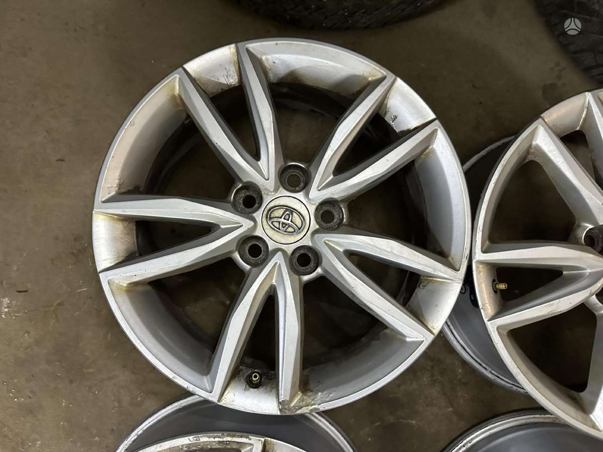 Toyota, lengvojo lydinio, R17
