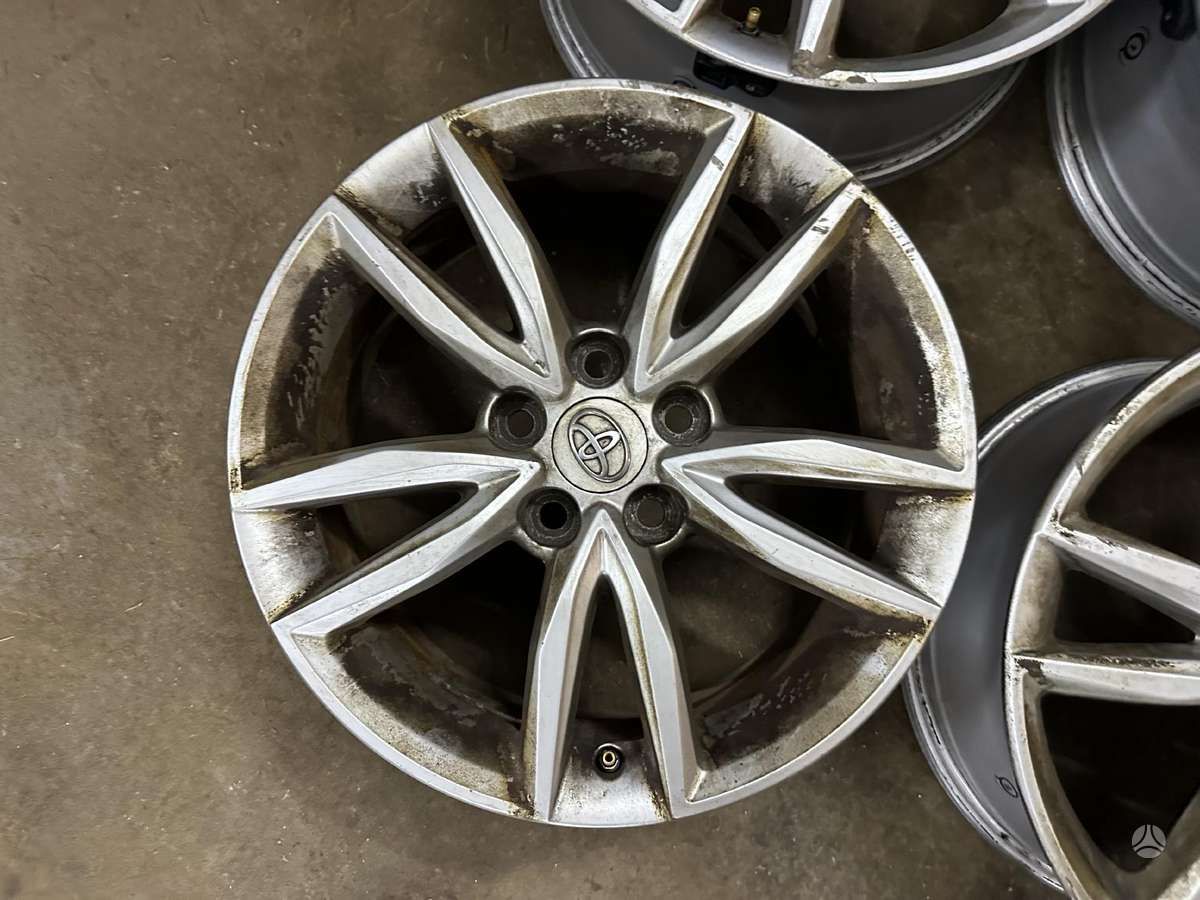 Toyota, lengvojo lydinio, R17