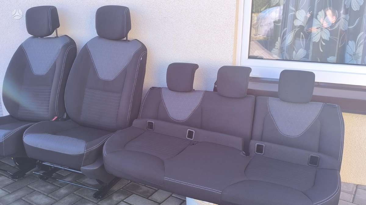 Renault Clio durų apmušalai, sėdynės, saugos diržai