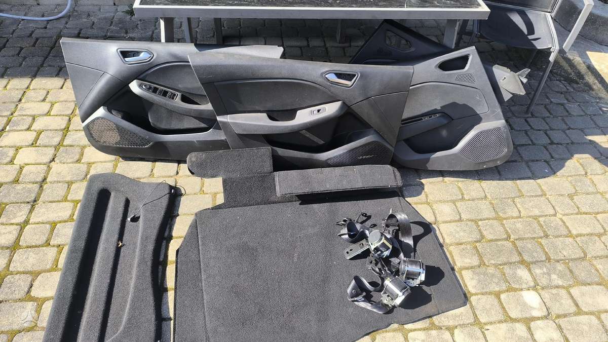 Renault Clio durų apmušalai, sėdynės, saugos diržai