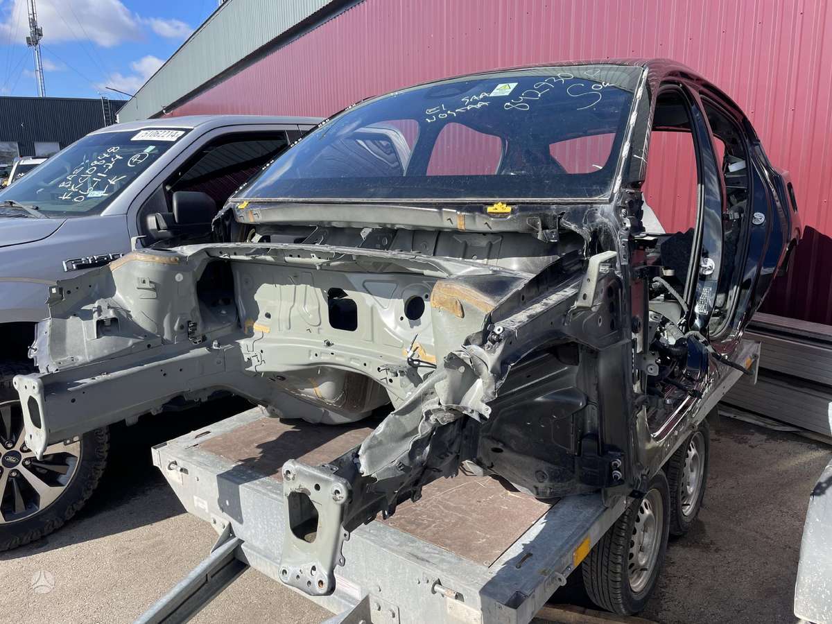 Volvo C40 детали кузова