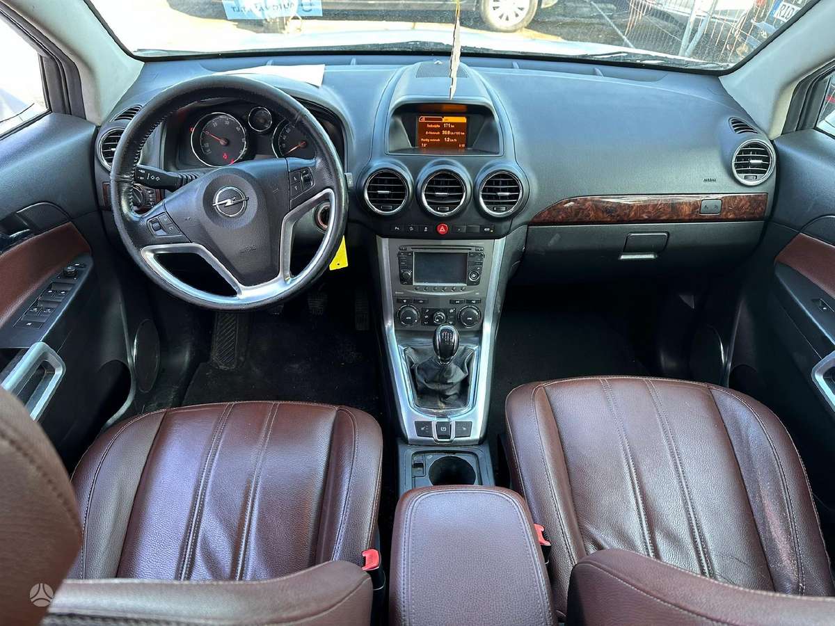 Opel Antara, 2.2 l., off-road / crossover