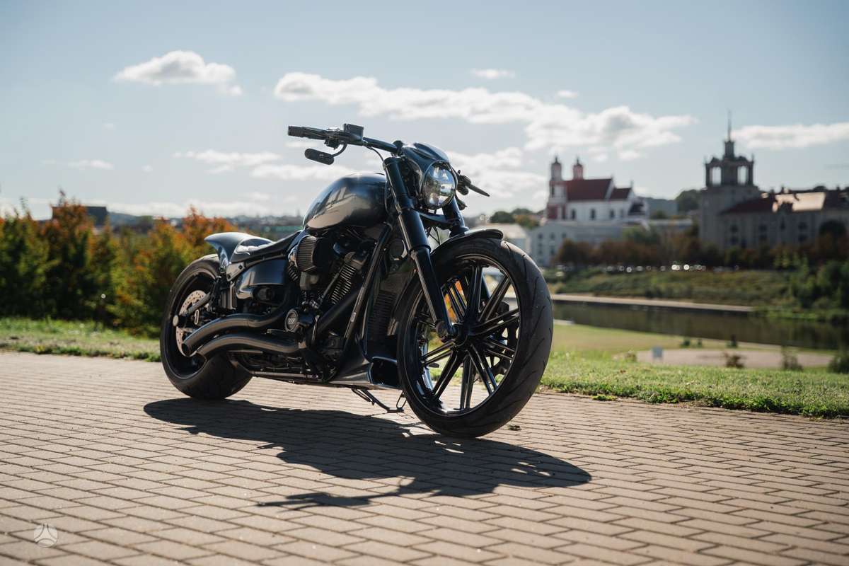 Harley-Davidson BREAKOUT 1917cc, чопперы / круизеры / custom