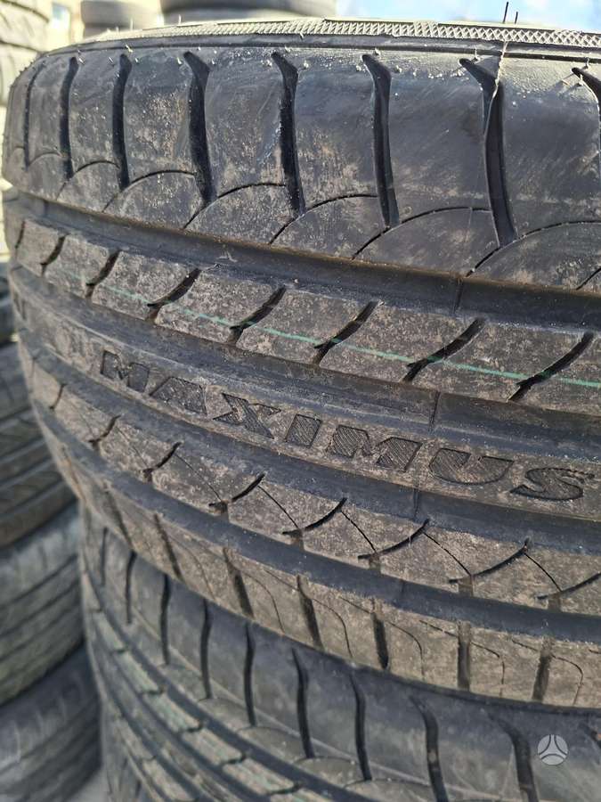 Maxtrek, summer 235/45 R17
