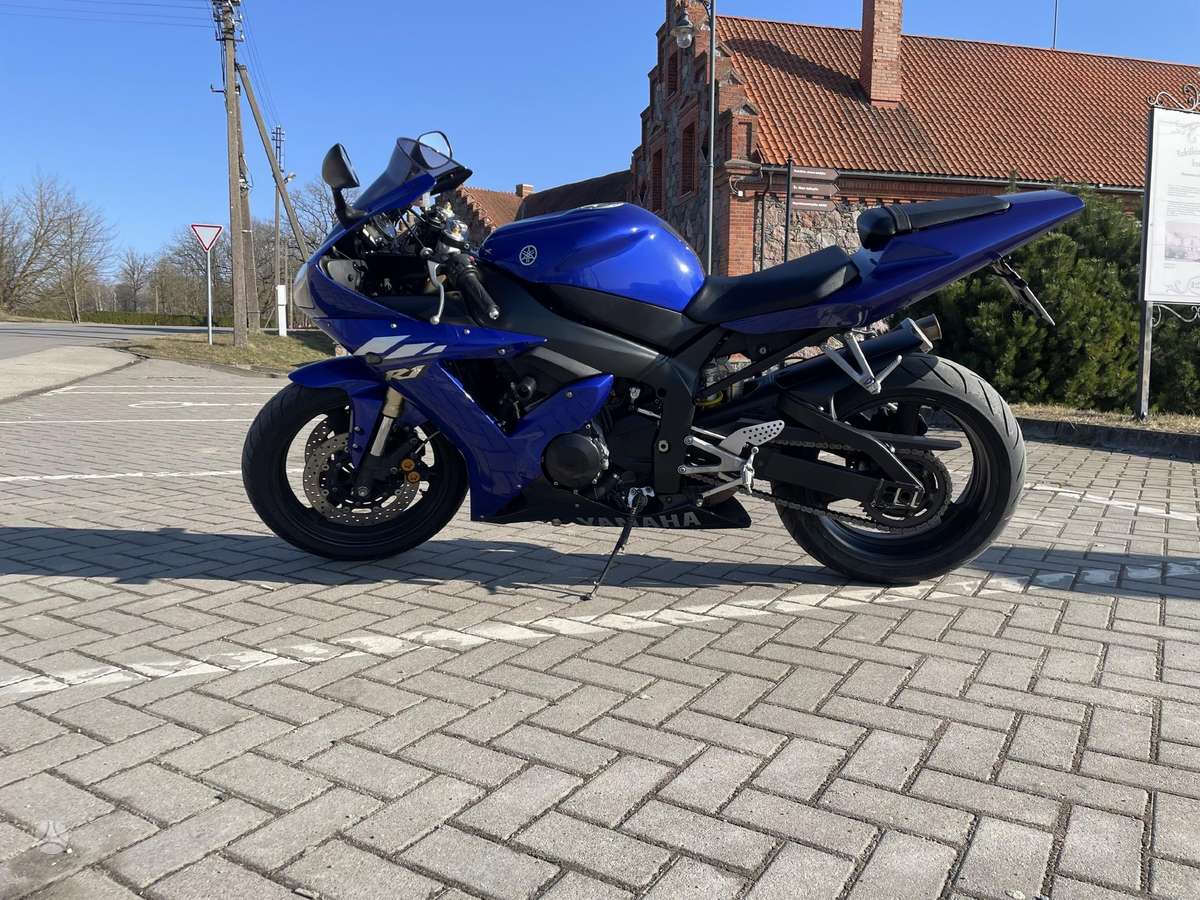 Yamaha R1 1000cc, superbikes