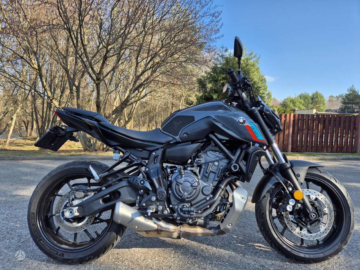 Yamaha MT 07, street / classic