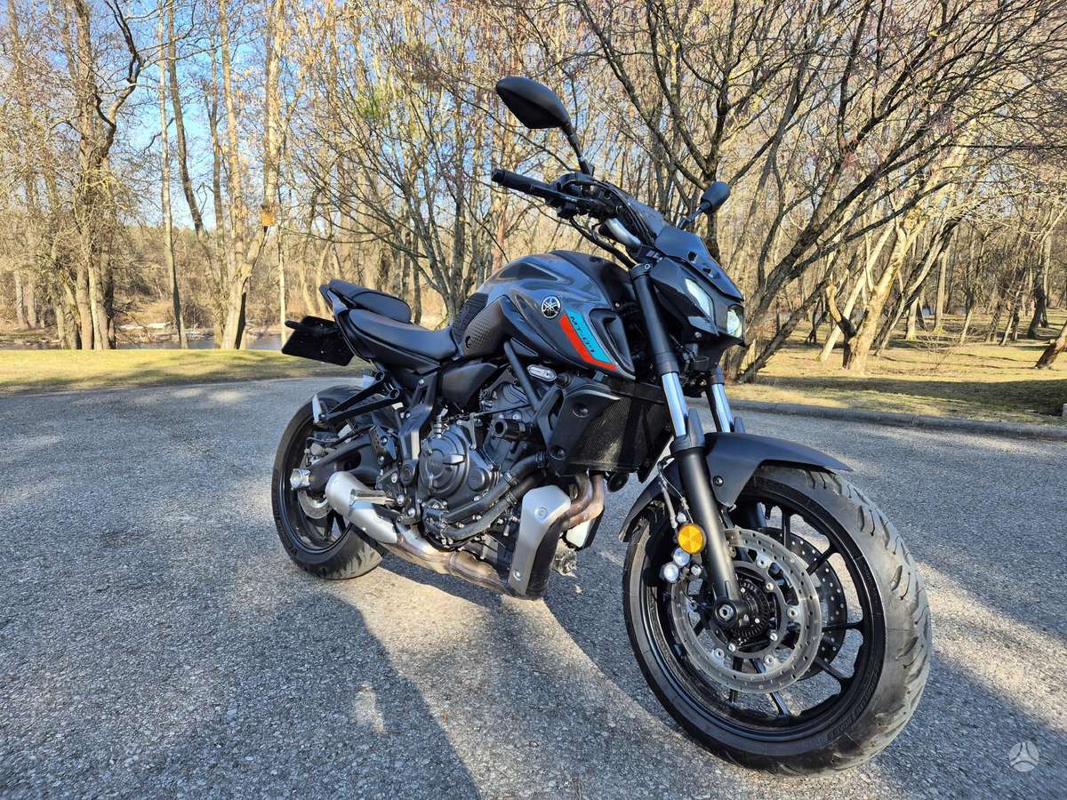 Yamaha MT 07, street / classic