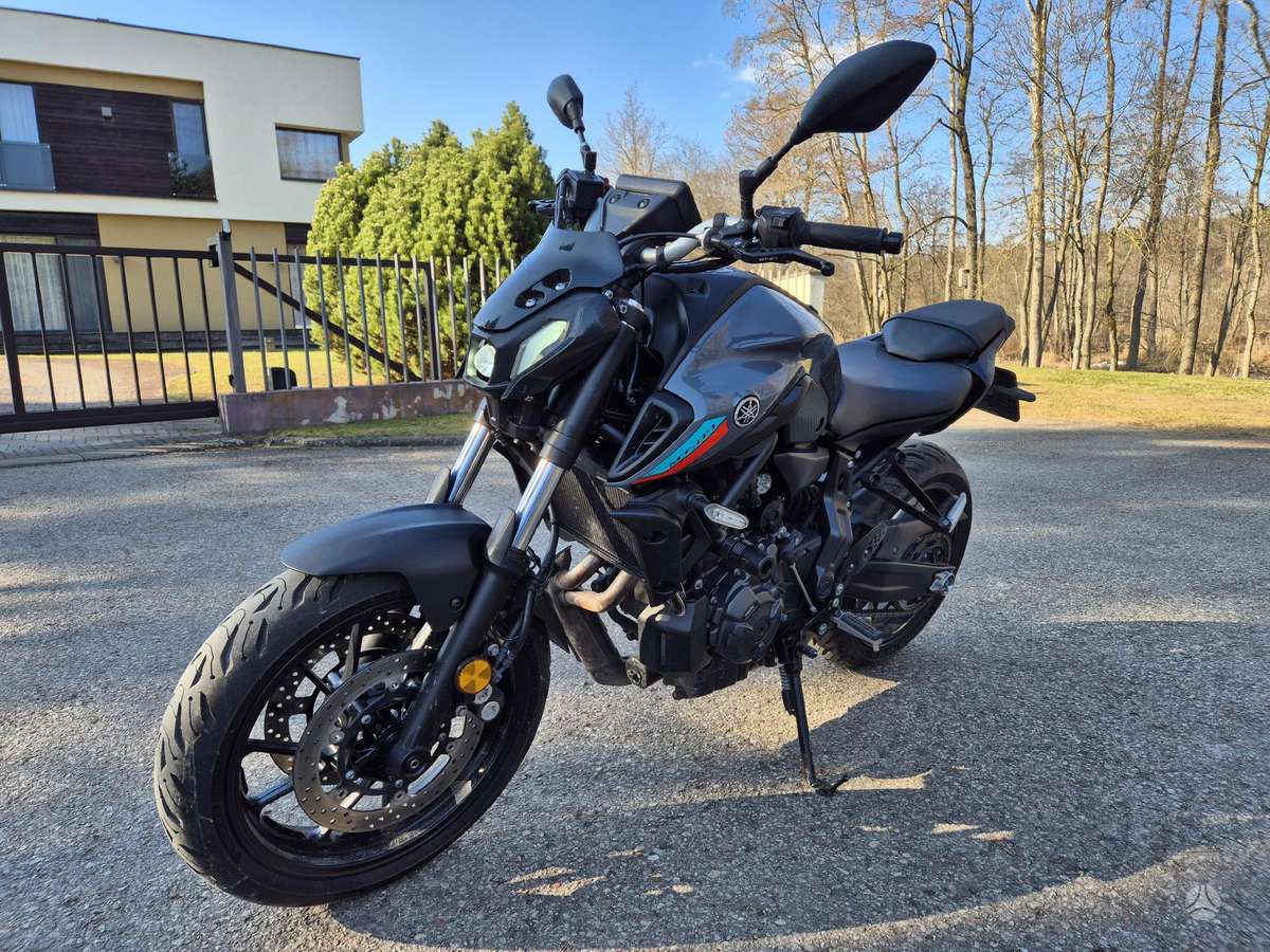 Yamaha MT 07, street / classic