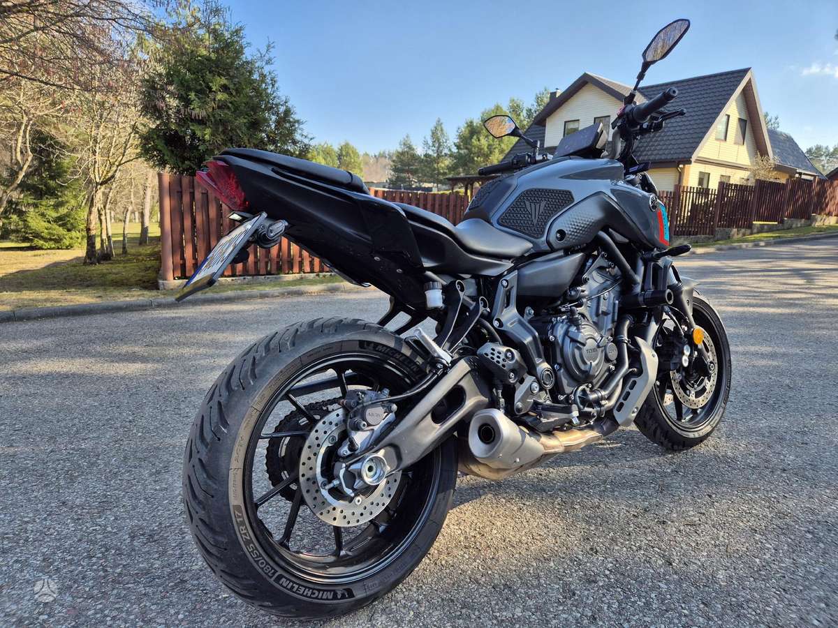 Yamaha MT 07, street / classic