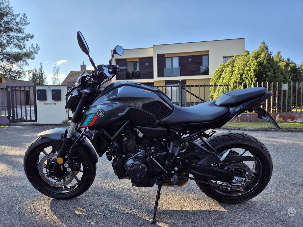 Yamaha MT 07, street / classic