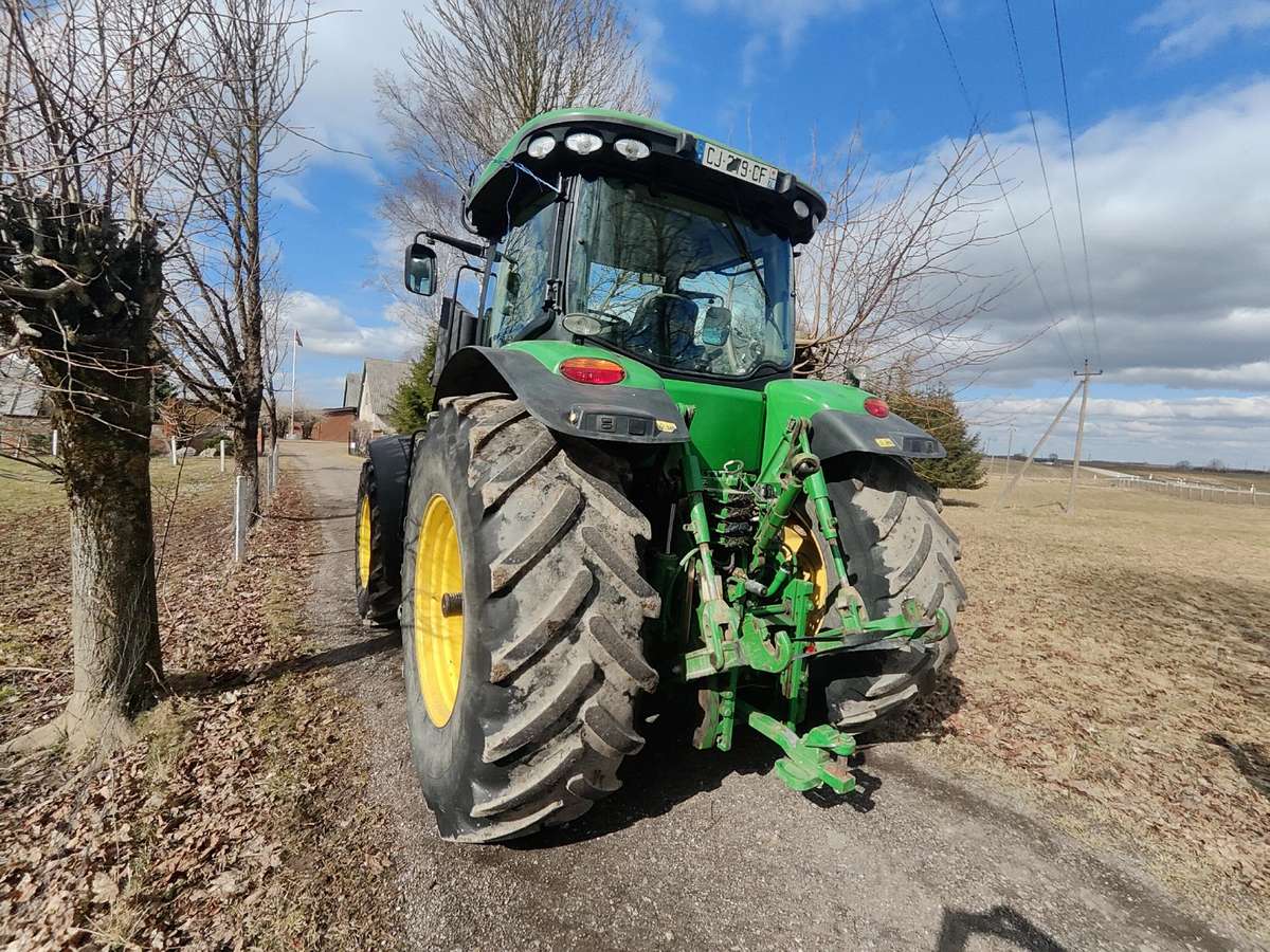 John Deere 7260R, tractors
