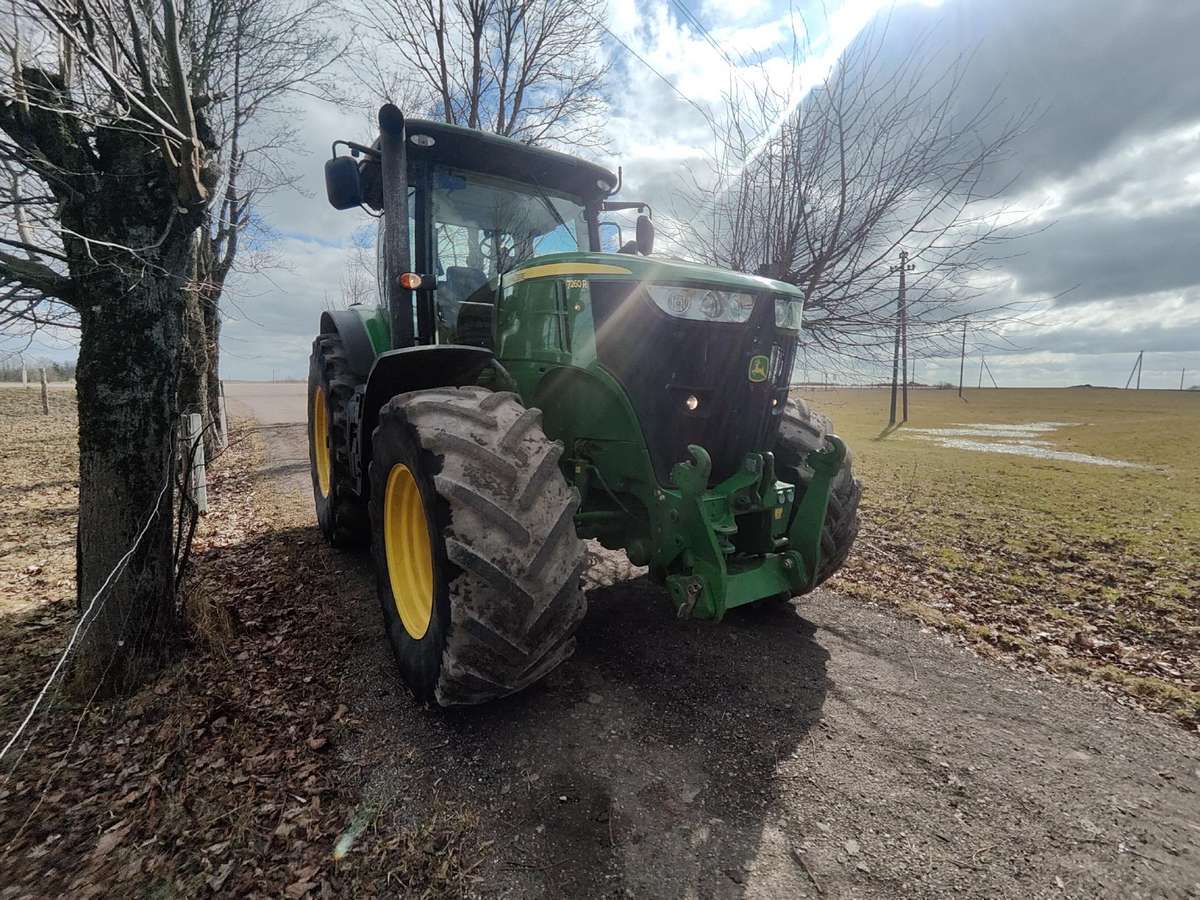 John Deere 7260R, tractors